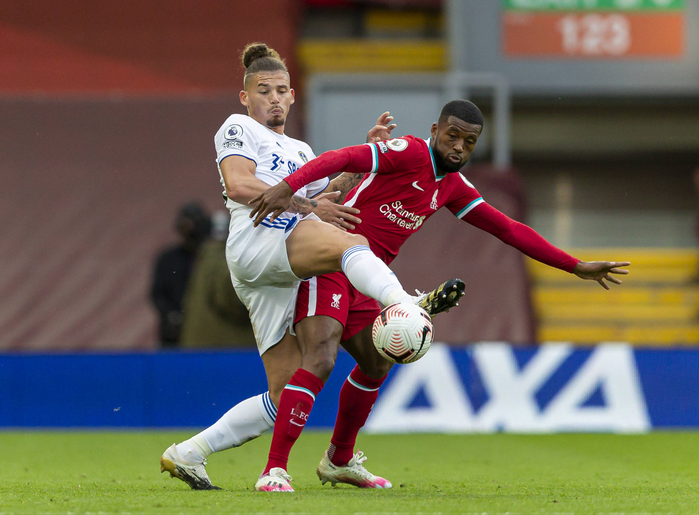 力吸引了许 力吸引了许