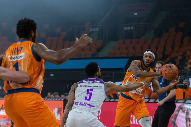 现出的冷静 现出的冷静